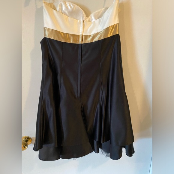 Dress - Picture 3 of 3